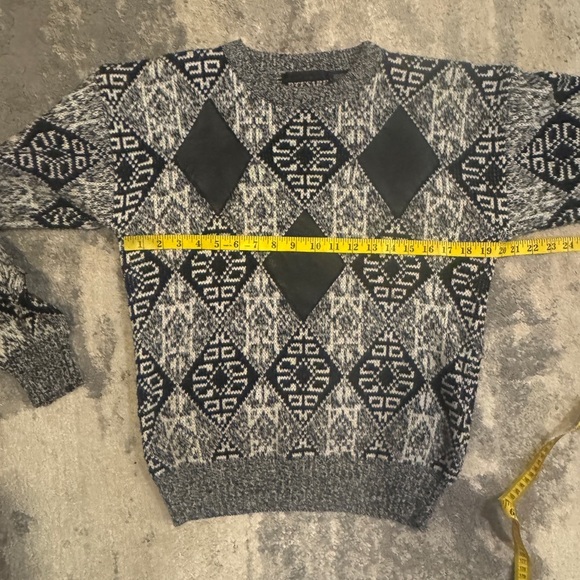 D’Cesare Gray and Black Crewneck Sweater - Picture 4 of 5